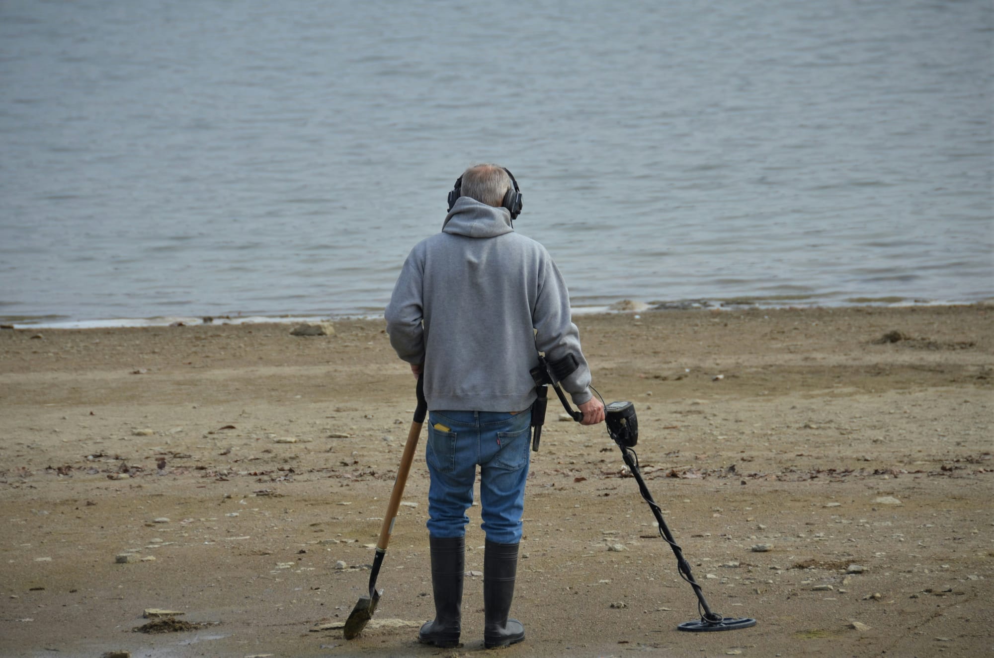 How to Read Your Metal Detector Properly
